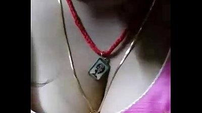 Sexy indian bhabhi cleavage show - indianhiddencams.com