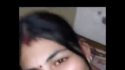 Beautiful newly married girlfriend allow her husband to boob pressing in saree