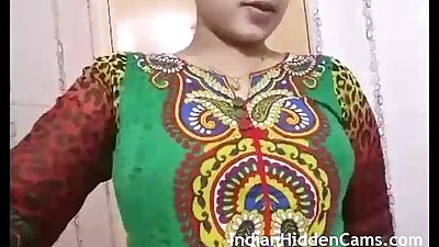 Desi bhabi showing nude body - indianhiddencams.com